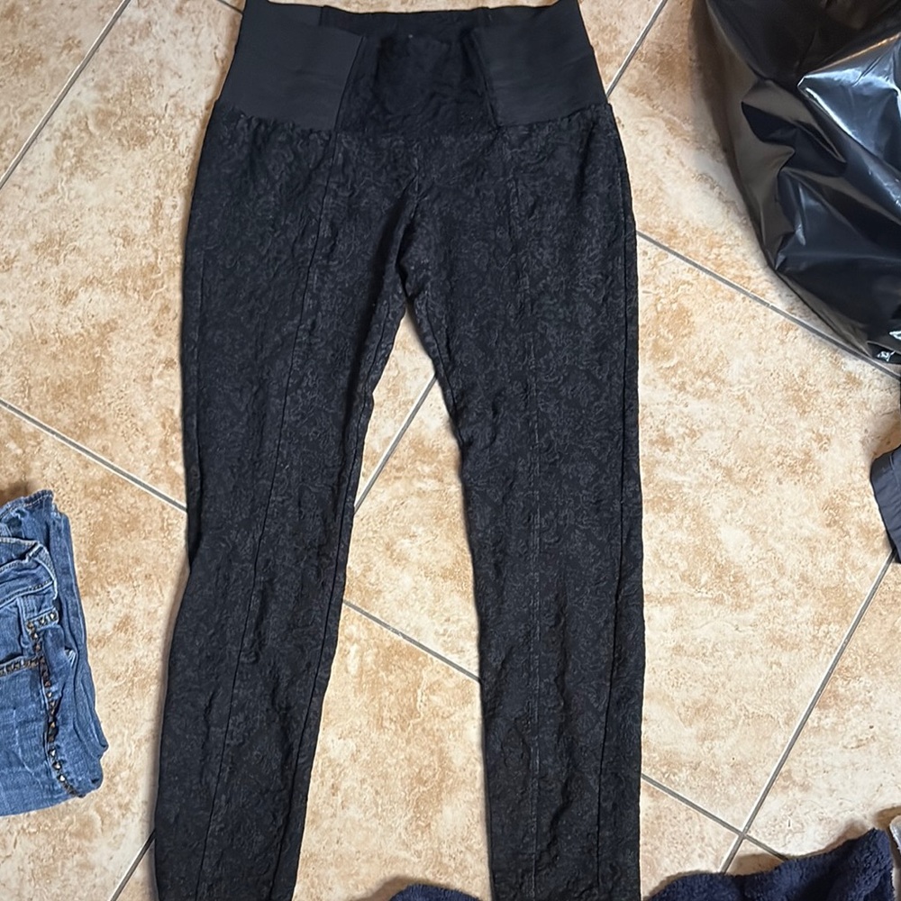 Black High-Waisted Textured Leggings